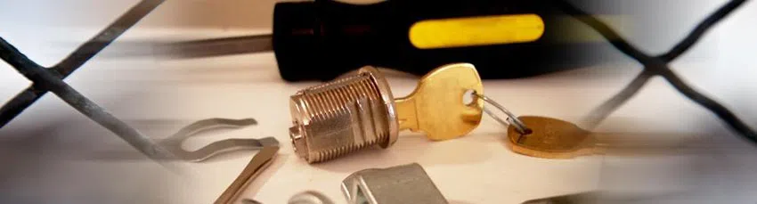 Community Locksmith Store Cincinnati, OH 513-988-4072 - changing-locks